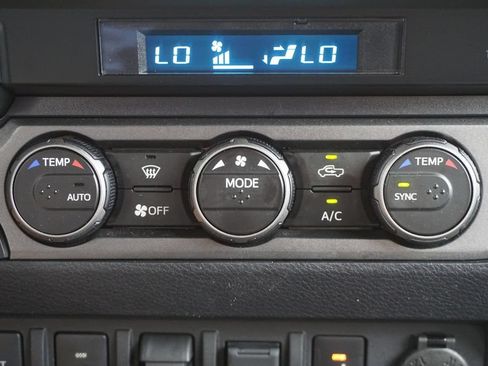 Used 2023 Toyota Tacoma TRD Off-Road w/ Advanced Technology Package AWD/4WD image 12