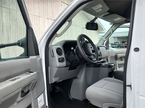 Used 2022 Ford E-450 and Econoline 450 Super Duty RWD image 13