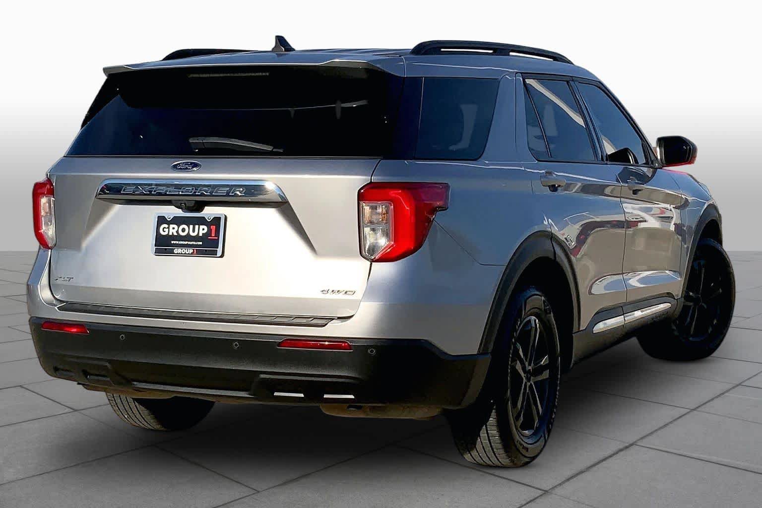 Used 2021 Ford Explorer XLT AWD/4WD image 12