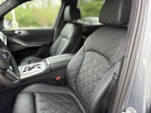 Used 2026 BMW X7 xDrive40i w/ M Sport Package image 14
