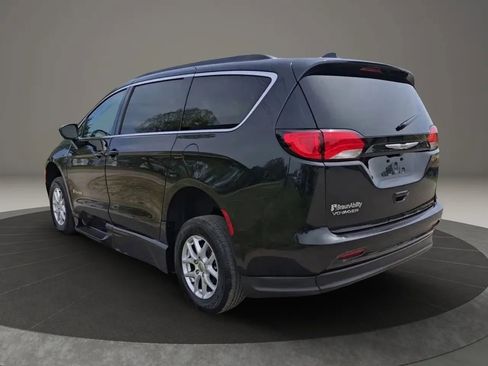 Used 2021 Chrysler Voyager Lxi FWD image 5