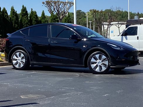 Used 2023 Tesla Model Y Long Range AWD/4WD image 3