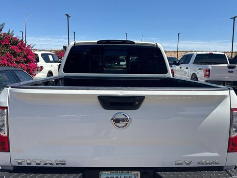 Used 2018 Nissan Titan SV w/ SV Convenience Package AWD/4WD image 8