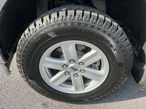 Used 2023 Ford F150 XLT w/ Trailer Tow Package image 9