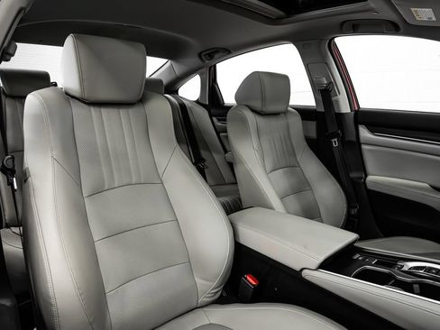Used 2018 Honda Accord Touring image 31