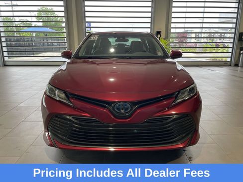 Used 2019 Toyota Camry LE FWD image 2