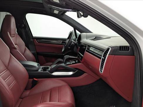 Used 2021 Porsche Cayenne Turbo AWD/4WD image 21