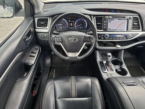 Used 2019 Toyota Highlander SE AWD/4WD image 19