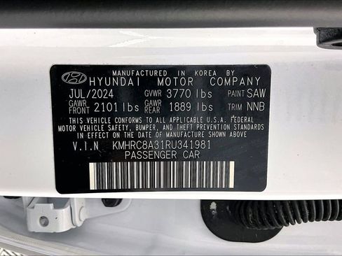 Used 2024 Hyundai Venue Limited FWD image 35