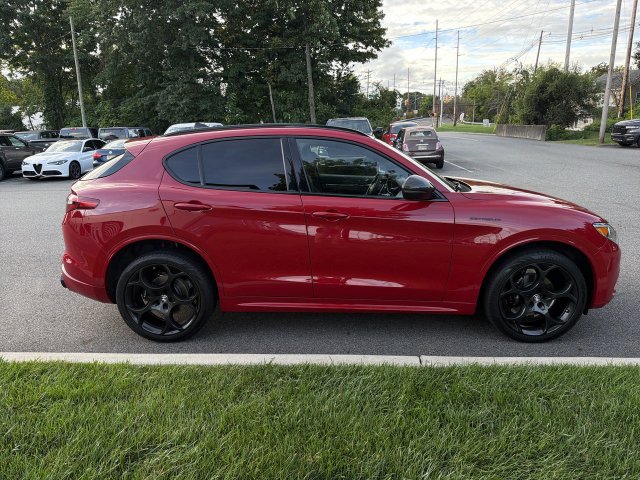 Used 2023 Alfa Romeo Stelvio Estrema AWD/4WD image 9