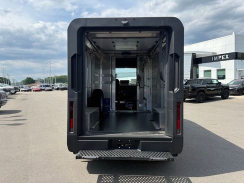 Used 2024 Chevrolet Brightdrop 400 w/ Commercial Equipment Package AWD/4WD image 20