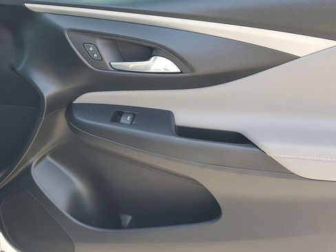 Used 2024 Buick Envista Avenir image 45