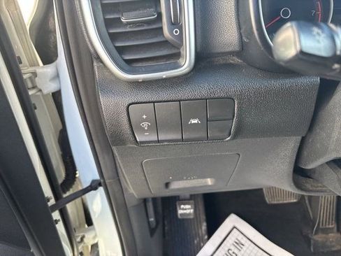 Used 2021 Kia Sportage LX image 19