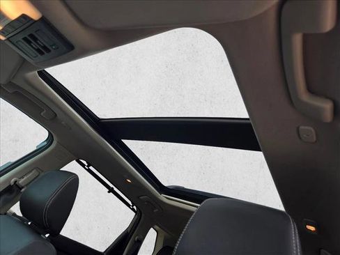 Used 2024 Nissan Rogue SL w/ SL Premium Package image 15