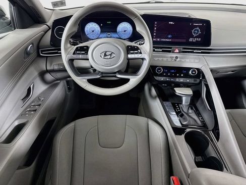 Used 2023 Hyundai Elantra SEL w/ Convenience Package FWD image 29