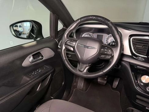 Used 2018 Chrysler Pacifica Touring Plus w/ S Appearance Package FWD image 22