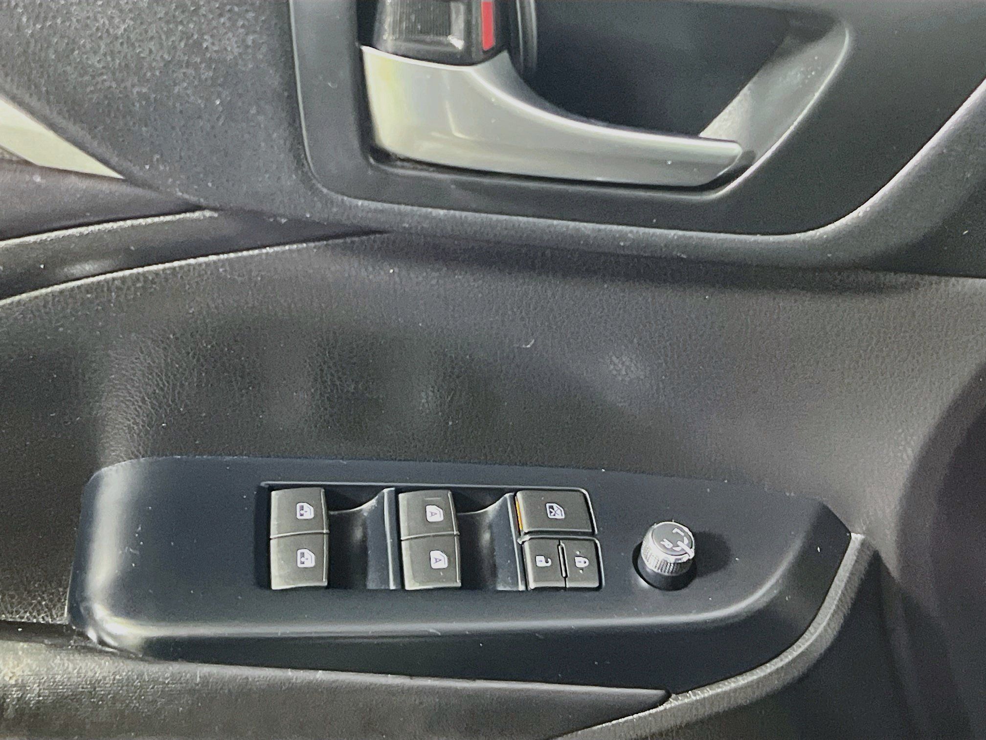Used 2018 Toyota Highlander SE w/ Carpet Mat Package (TMS) AWD/4WD image 17