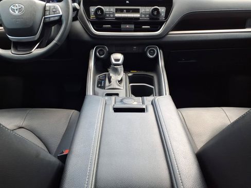 Used 2024 Toyota Grand Highlander FWD image 18