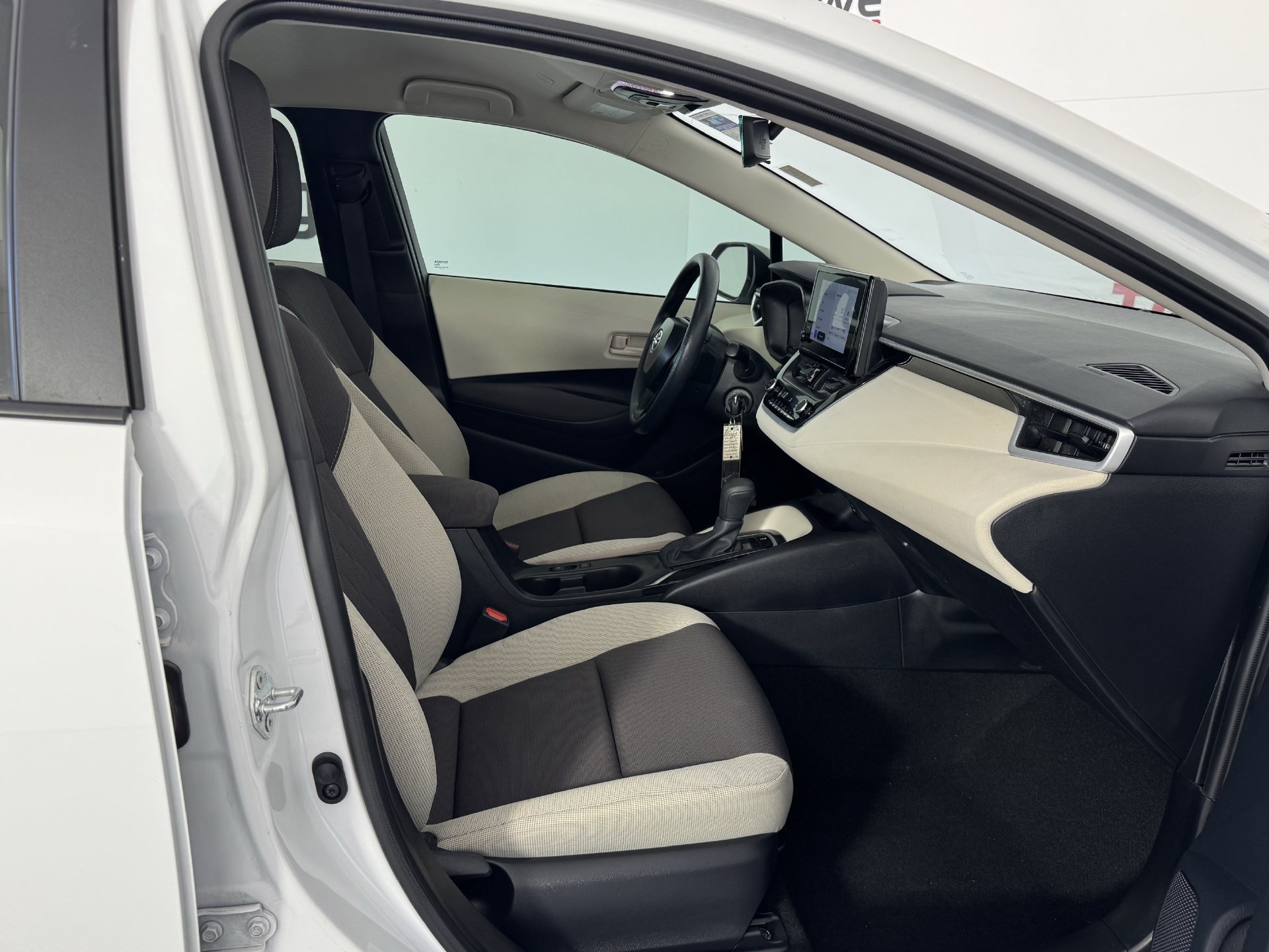 Used 2025 Toyota Corolla LE FWD image 20