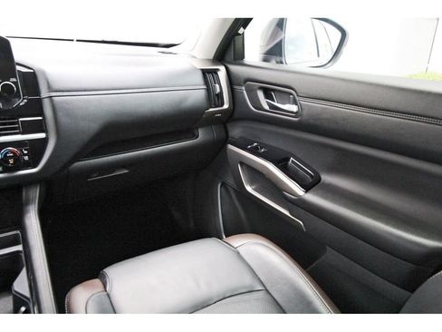 Certified 2024 Nissan Pathfinder Platinum w/ Cargo Package FWD image 10