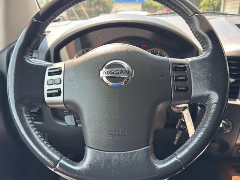 Used 2010 Nissan Titan LE AWD/4WD image 17