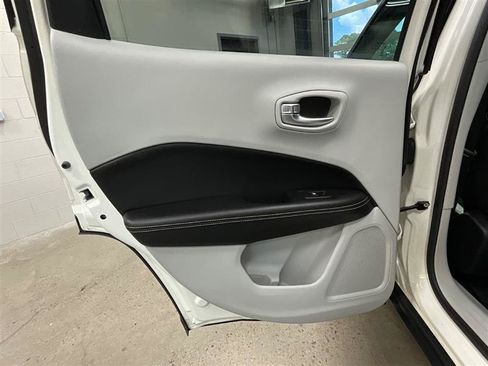 Used 2020 Jeep Compass Latitude FWD image 21