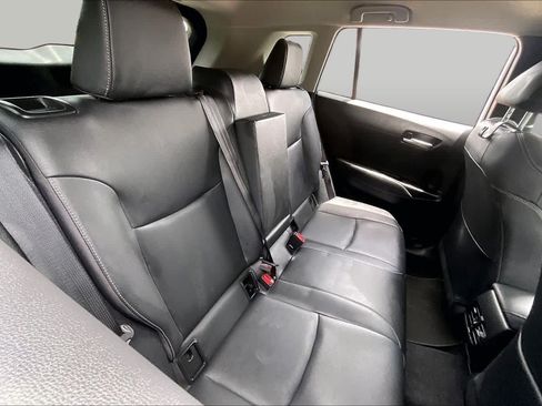 Used 2025 Toyota Corolla Cross XLE FWD image 19