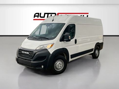 Used 2025 RAM ProMaster 2500 w/ Convenience Group FWD image 3