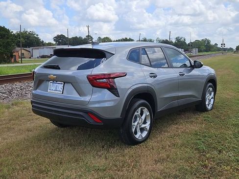 New 2026 Chevrolet Trax LS w/ LS Convenience Package FWD image 38