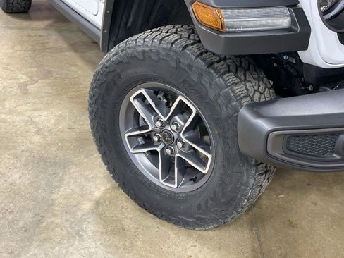 Used 2024 Jeep Gladiator Mojave w/ Convenience Group image 11