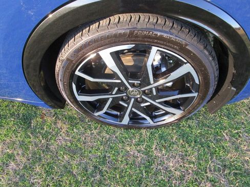 Used 2026 Toyota Prius Plug-In Hybrid image 12