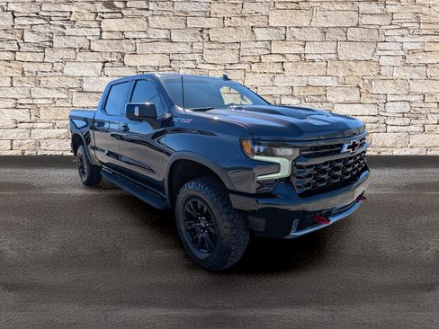 Used 2022 Chevrolet Silverado 1500 ZR2 w/ Technology Package image 3