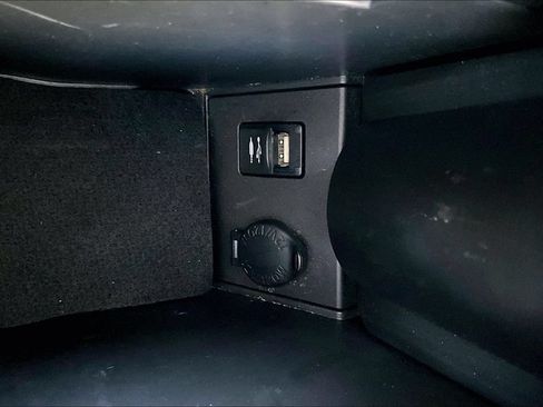 Used 2015 Toyota Prius Four FWD image 33