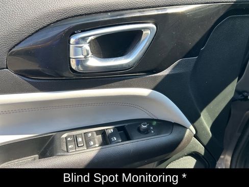 Certified 2022 Jeep Compass Limited w/ Sun and Sound Group image 12