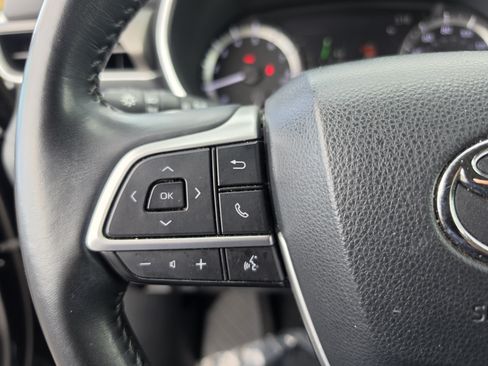 Used 2023 Toyota Highlander XLE FWD image 21