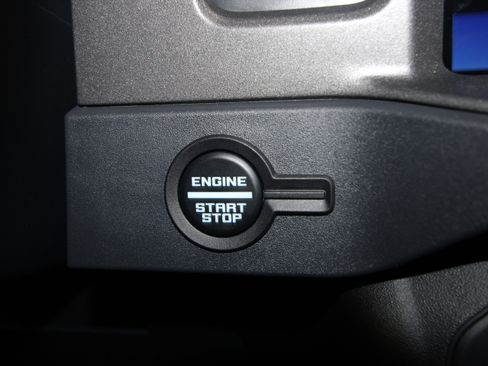 New 2025 Ford Bronco Base image 9