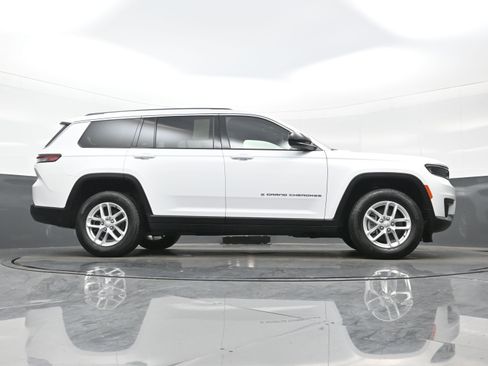 Used 2022 Jeep Grand Cherokee L Laredo w/ Luxury Tech Group I image 32