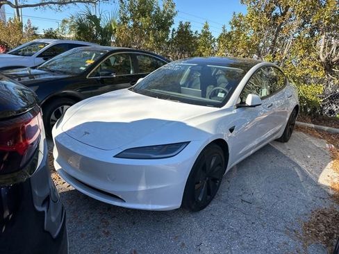 Used 2024 Tesla Model 3 Standard Range image 4