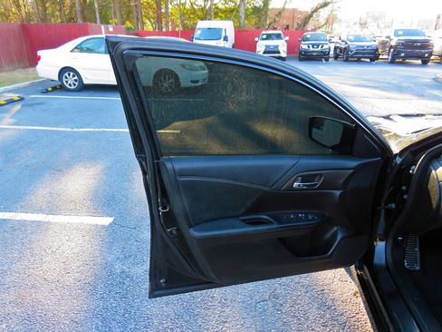 Used 2017 Honda Accord Sport image 13