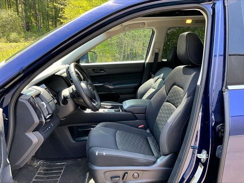 Used 2024 Nissan Pathfinder SV w/ SV Premium Package AWD/4WD image 7