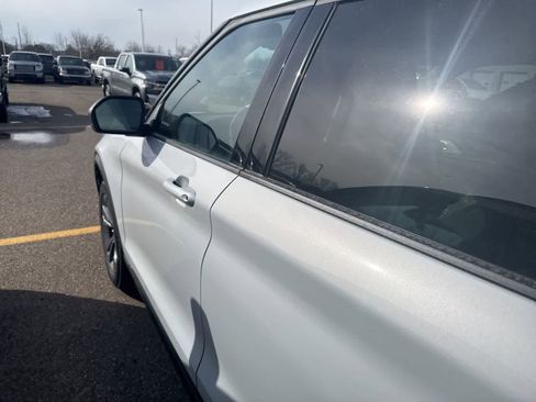 New 2026 Ford Explorer Active w/ Active Comfort Package image 5