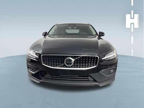Used 2025 Volvo V60 B5 Cross Country Plus AWD/4WD image 3