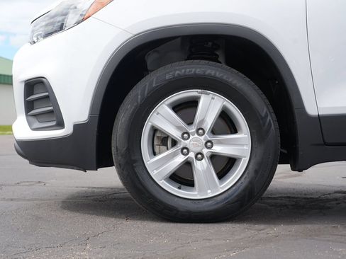 Used 2017 Chevrolet Trax LS w/ Fleet Convenience Package AWD/4WD image 11
