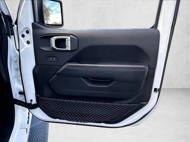 Used 2018 Jeep Wrangler Unlimited Sahara AWD/4WD image 18