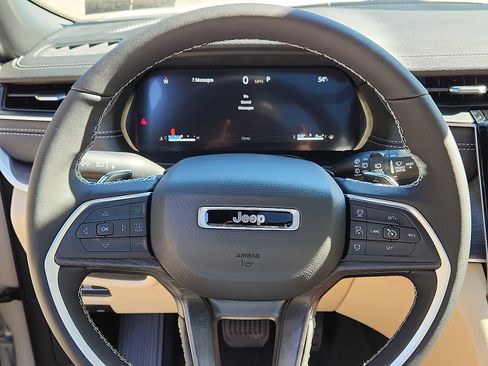 New 2025 Jeep Grand Cherokee Limited image 15