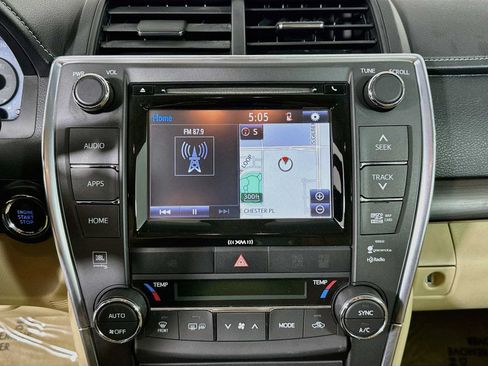 Used 2017 Toyota Camry XLE FWD image 13