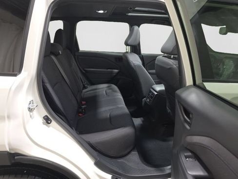 Certified 2025 Subaru Forester Premium AWD/4WD image 32