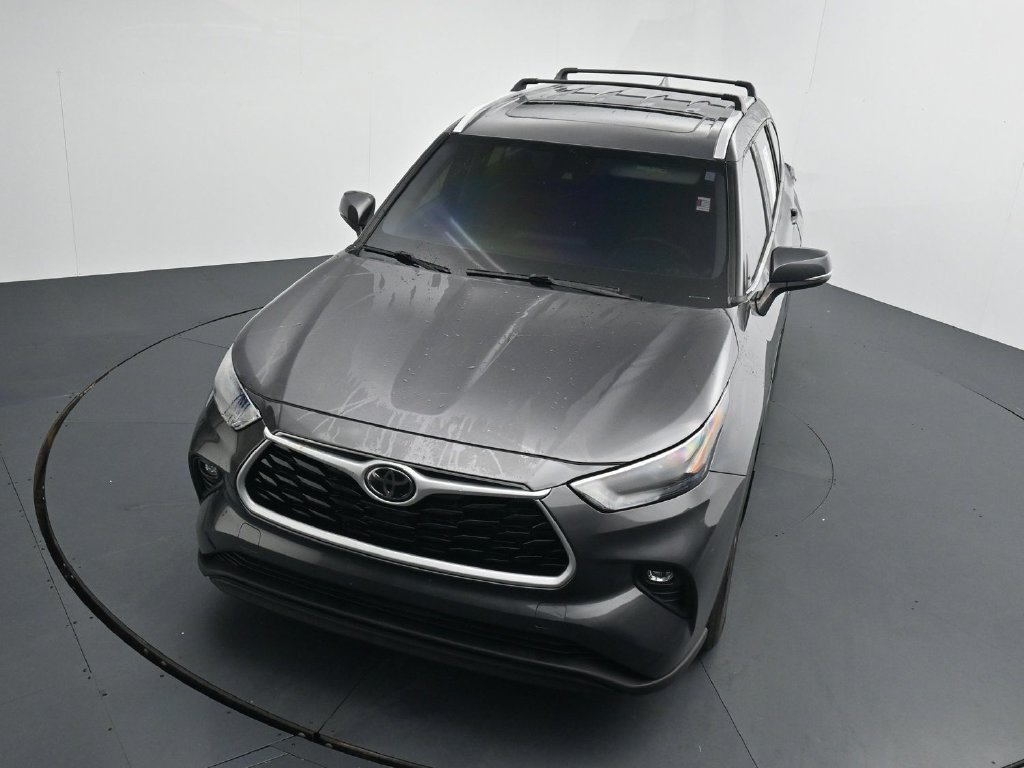 Used 2022 Toyota Highlander XLE AWD/4WD image 11