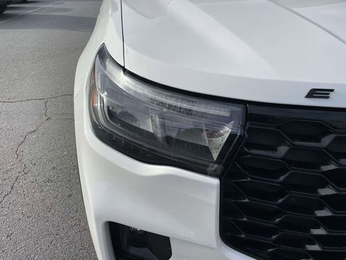 Used 2025 Ford Explorer ST-Line w/ ST-Line Street Pack AWD/4WD image 17