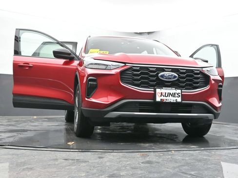 Used 2025 Ford Escape ST-Line w/ Cold Weather Package image 51